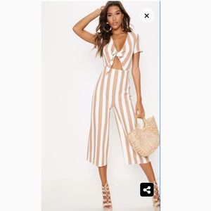 PRETTY LITTLE THING NWT TIE FRONT JUMPSUIT US-4